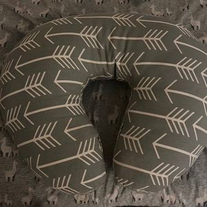 Boppy With grey and white arrow cover!